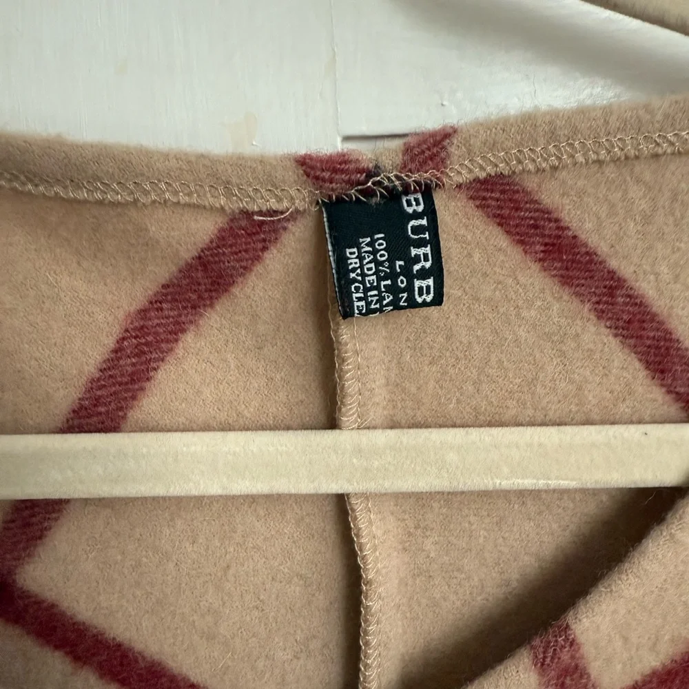 Burberry Beige Plaid V-Neck Cape - Picture 3 of 3